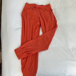 Lululemon joggers size 6